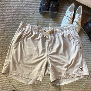 Vuori Men’s Kore 5” lined shorts-size L